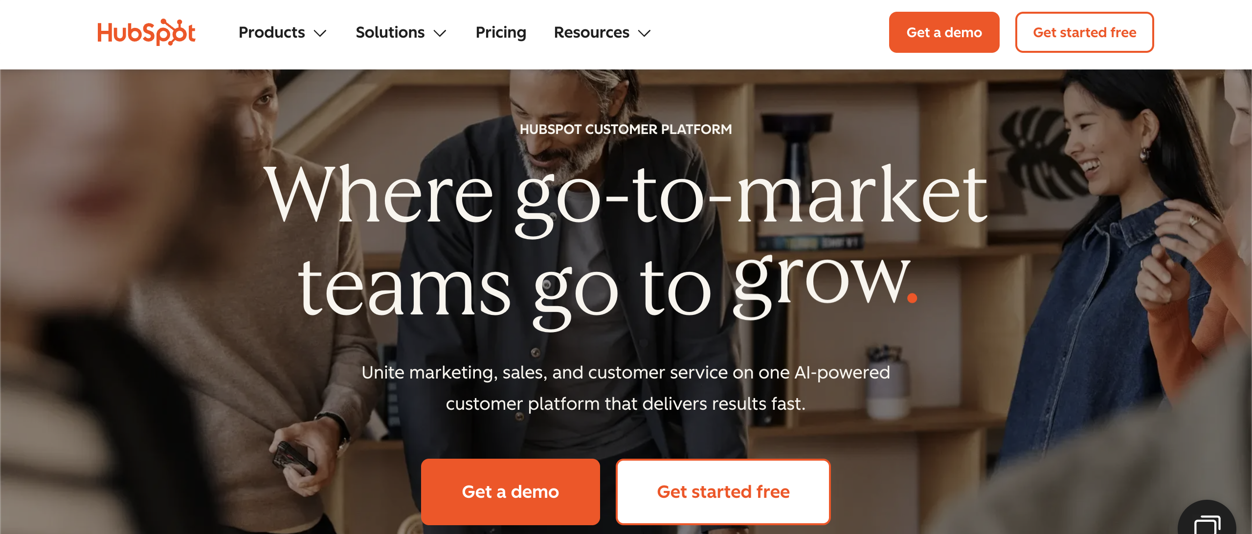Hubspot's landing page, presenting the platform's main purpose and calling the user to get a demo or get started for free